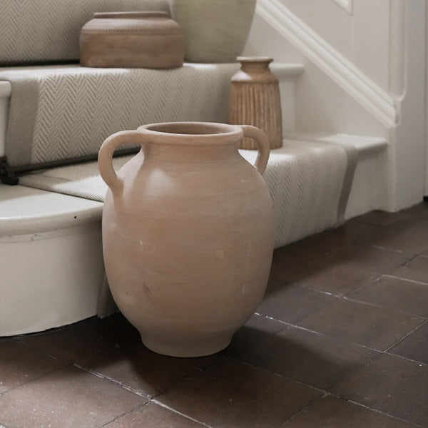 Elga terracotta pot